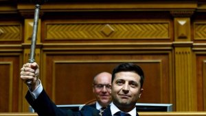 Zelenskiy resmen göreve başladı