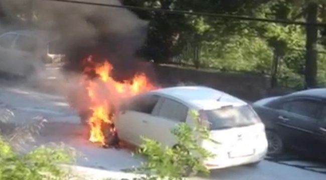 Zonguldak'ta seyir halindeki otomobil alev alev yandı