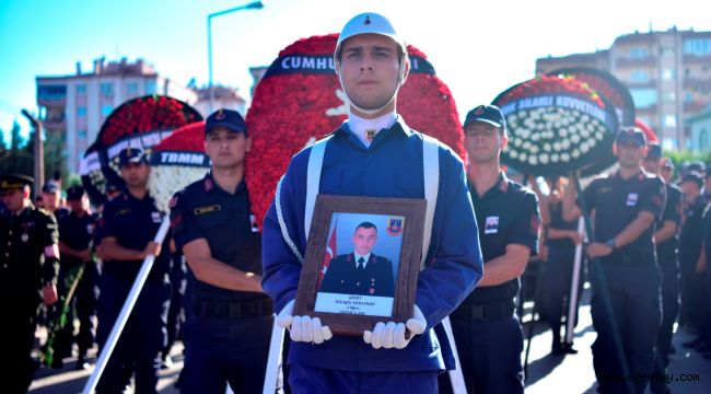 Bornova şehidine ağladı