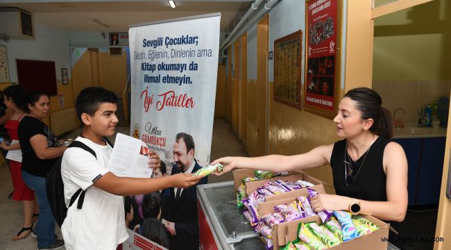 Çiğli'de Karne Alana Dondurma Sürprizi