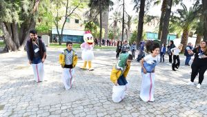 İzmir Büyükşehir Belediyesi'nden çocuklara karne hediyesi