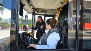 İzmir'de 'kadın şoförler'dönemi başlıyor