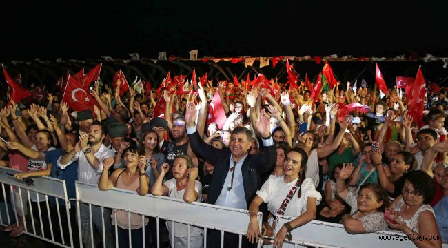 Karşıyaka’da ay-yıldızlı şölen