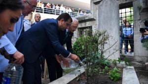 Kılıçdaroğlu ve İmamoğlu İBB'nin ilk Başkanı Hızır Bey'in mezarını ziyaret etti