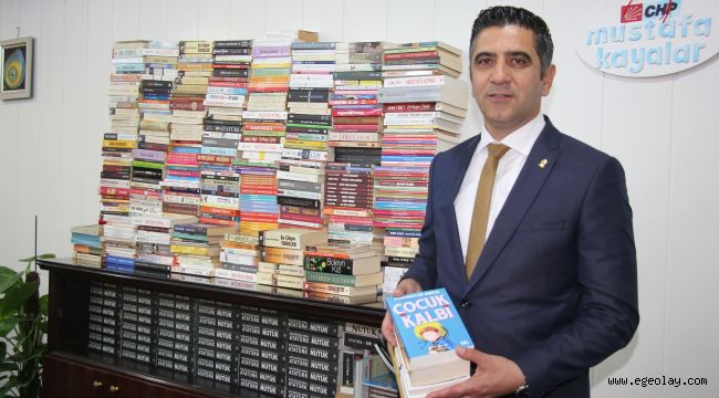 Menderes Kitaplarla Doldu Taştı