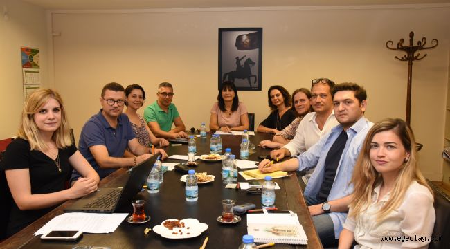 Üniversite öğrencileri 'Gelecek toprakta, toprağımız emin ellerde' dedi