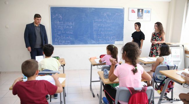 Başkan Tugay dünya gençleriyle buluştu 