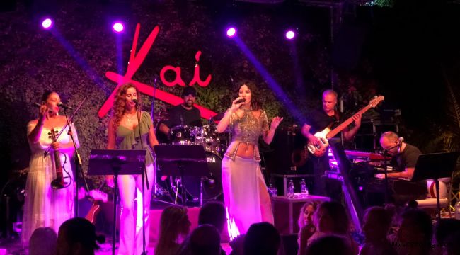 Defne Samyeli, Kai Beach'de yine izleyenleri büyüledi