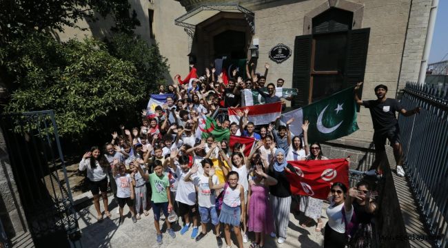 Dünya'nın İngilizce'sini Konak'ta öğreniyorlar 
