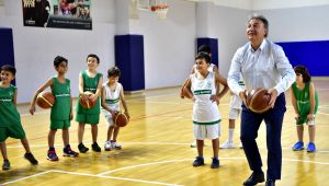 Geleceğin basketbolcuları Bornova'da yetişiyor