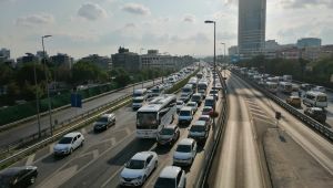 Trafikte kalmak İstanbulluya pahalıya mal oluyor