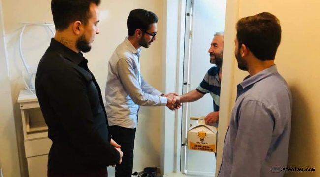 14 Ağustos doğumlu yüzlere gence AK Gençlerden doğum günü jesti