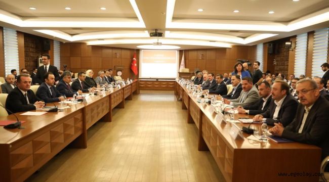 Bakan Selçuk, Türk-İş Başkanı ile bugün bir araya gelecek