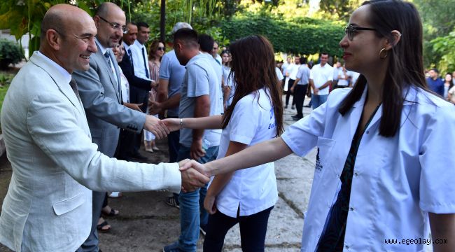 Başkan Soyer güne bayram kutlamasıyla başladı
