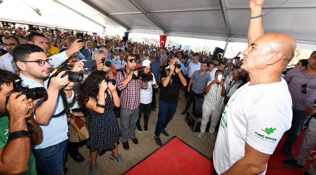 Binlerce İzmirli büyük yangının yaralarını birlikte sarmak için tek yürek oldu