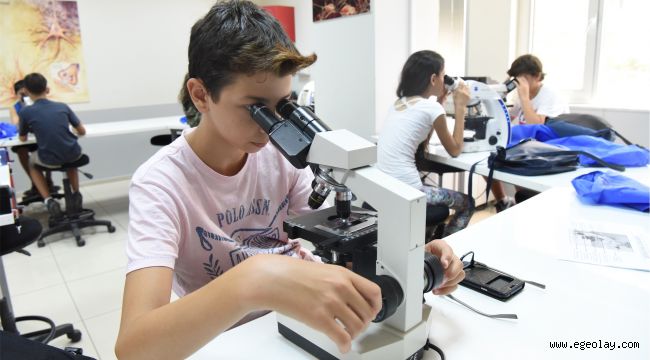 Bornova'da Yaz Bilim Atölyeleri uygulamalı eğitim veriyor