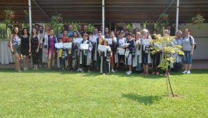 Bornovalı çocuklar "EÜ Yaz Okulu"dan mezun oldu