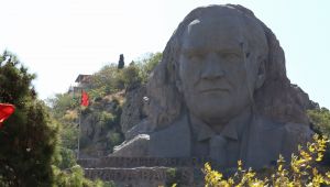 Buca Belediyesi'nden Atatürk Maskı'nda özel bakım çalışması 