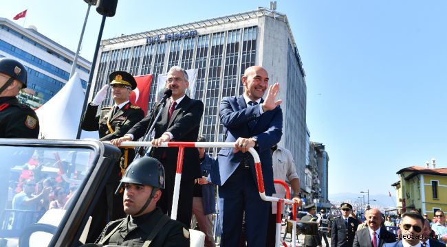 İzmir'de 30 Ağustos kutlaması resmi törenle başladı