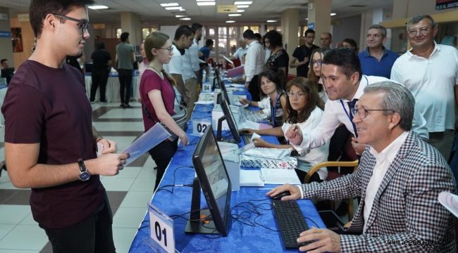 Rektör Budak Dereceye Girenlerin Kayıtlarını Yaptı