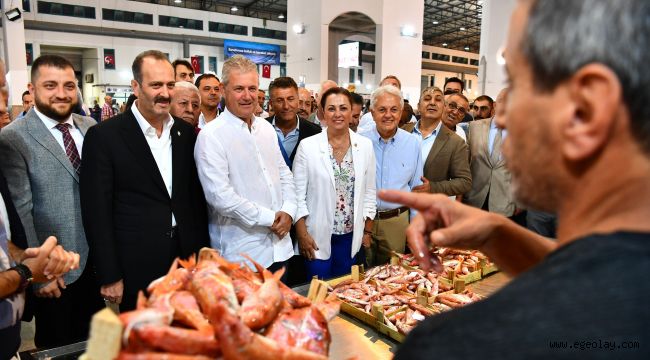 Balık sezonu İzmir Balık Hali'ndeki törenle açıldı