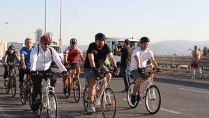 Başkan Utku Gümrükçü, hareketlilik haftasında pedal çevirdi