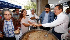 Batur'dan Konak'a aşure ikramı