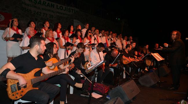 Çiğli'de Türküler Hep Birlikte Söylendi