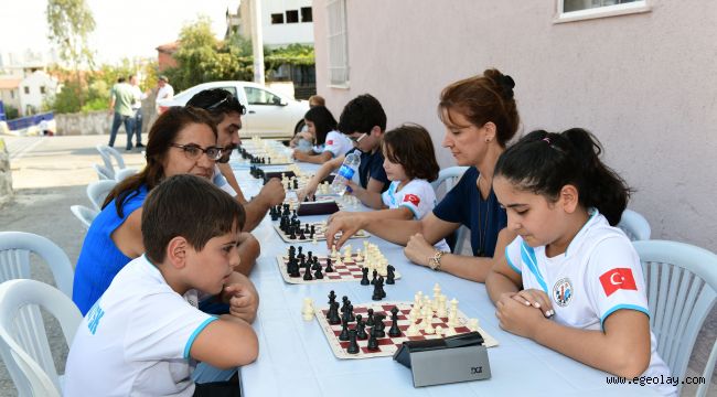 Çiğli Sokaklarında Satranç Şenliği