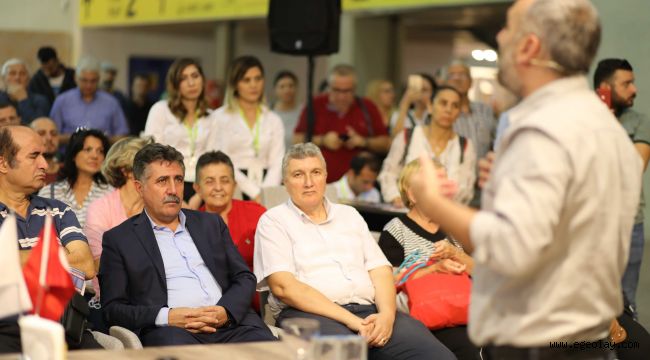 Gazeteci-Yazar Saymaz, Bayraklı Belediyesi standında okurlarıyla buluştu