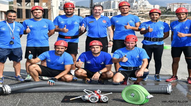 Hem yangınlarla hem rakipleriyle mücadele ediyorlar