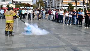 İzmir İtfaiyesi'nden başarılı yangın tatbikatı