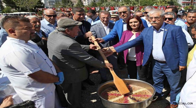 Karşıyaka'da aşure bereketi
