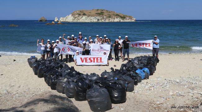 Kıvılcımlar Hareketi Foça'da Kıyı Temizliği Yaptı