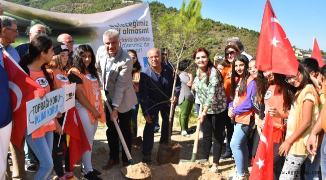 Narlıdere'de 600 fidan toprakla buluştu