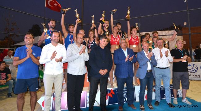 Plaj Voleybolu Balkan Şampiyonası'nda zafer Türk ekiplerin