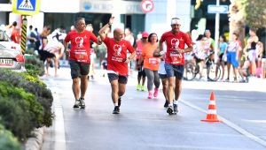 Uluslararası İzmir Yarı Maratonu renkli görüntülere sahne oldu