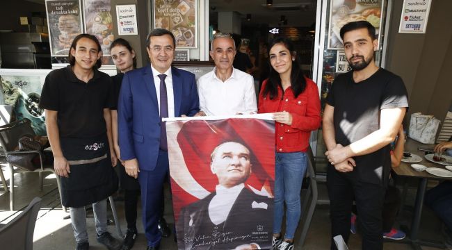 Başkan Batur'dan Esnafa anlamlı hediye 