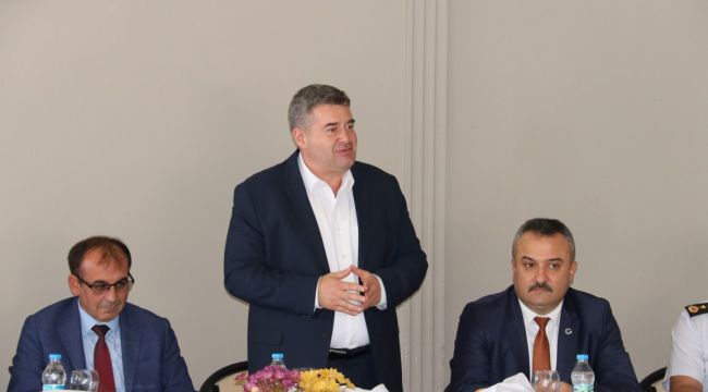 Başkan Oran muhtarlarla bir araya geldi: "Çeşme için el ele çalışacağız!"