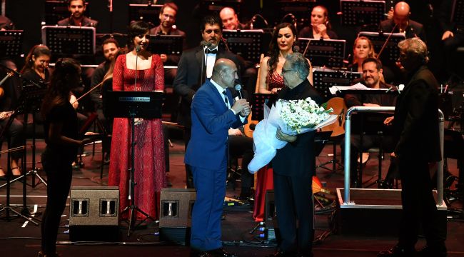 Başkan Soyer ile Zülfü Livaneli Kültürpark'ta buluştu