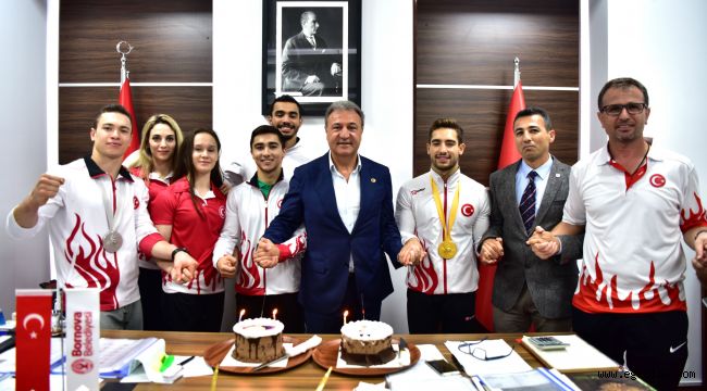 Dünya Şampiyonu'ndan Başkan İduğ'a ziyaret