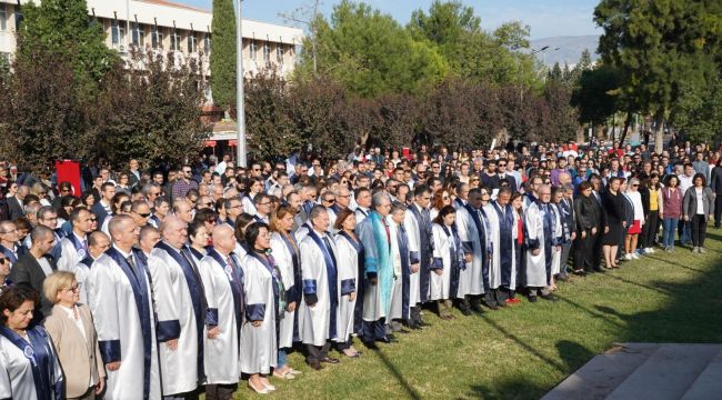 Ege Üniversitesi Ailesi 29 Ekim Cumhuriyet Bayramı'nı kutladı