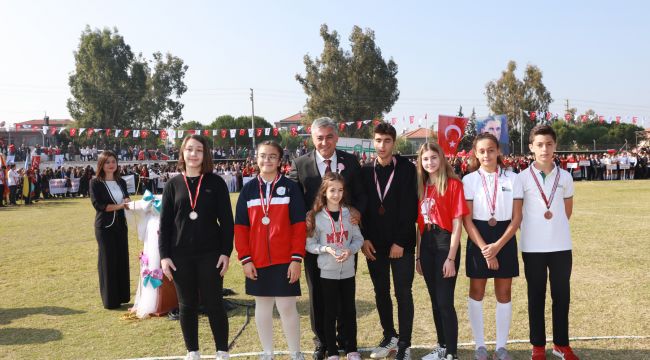 Güzelbahçe Cumhuriyet Bayramı'nı Coşkuyla Kutladı 