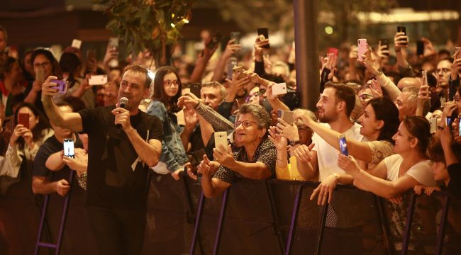 Haluk Levent Holltown Karşıyaka'da Kalpleri Fethetti