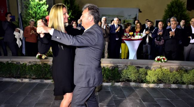 İduğ çiftinden Cumhuriyet valsi 