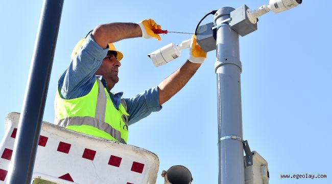 İzmir'de parklardaki hırsızlığa karşı kameralı önlem 
