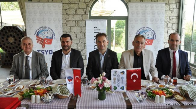 İzmir'de voleybol şöleni