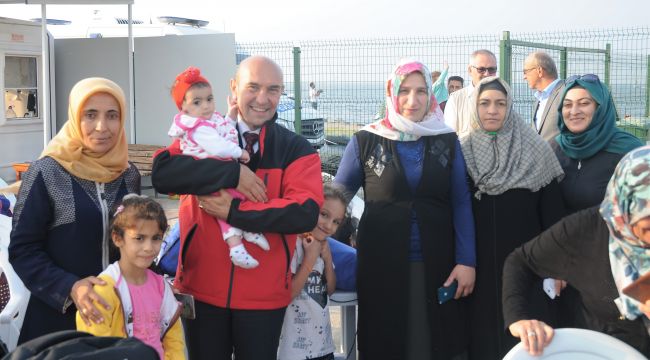 İzmir'in çocukları denizle buluştu