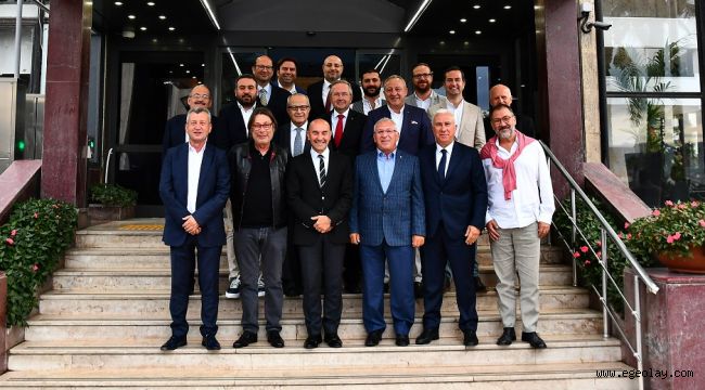 İzmir'in k öklü kulüpleri Tunç Soyer'le buluştu