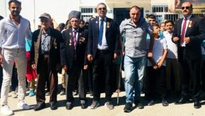 Kemalpaşa Şehit aileleri ve gazilerden Barış Pınarı Harekatı'na destek